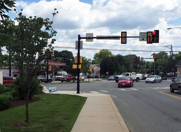 Prime Corner Retail Space: 443 Us Hwy 1, Media, PA 19063